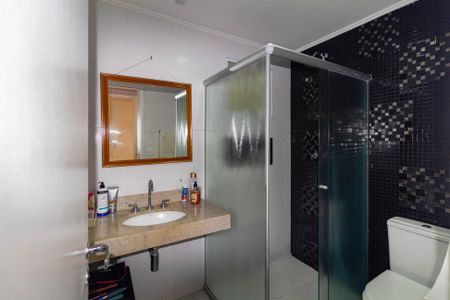 Apartamento à venda com 96m², 2 quartos e 2 vagas Apartamento à venda com 96m², 2 quartos e 2 vagasBanheiro da Suíte 1