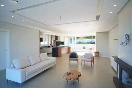 Sala de casa para alugar com 3 quartos, 199m² em Jardim Itu, Porto Alegre