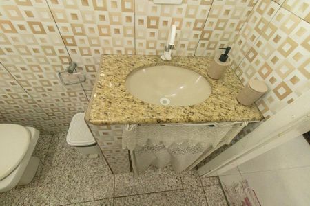 Banheiro Social de casa para alugar com 2 quartos, 32m² em Uberaba, Curitiba