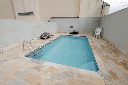 Apartamento à venda com 126m², 3 quartos e 3 vagas Apartamento à venda com 126m², 3 quartos e 3 vagasÁrea comum - Piscina