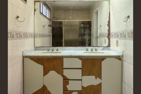 Apartamento à venda com 226m², 4 quartos e 2 vagasBanheiro da Suíte 2