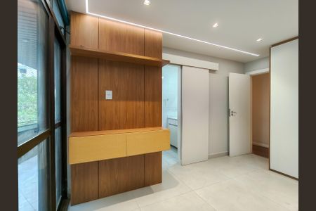 Apartamento à venda com 226m², 4 quartos e 2 vagasSuíte 1