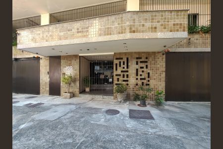 Apartamento à venda com 226m², 4 quartos e 2 vagasFachada e portaria