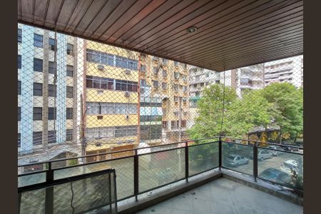 Apartamento à venda com 226m², 4 quartos e 2 vagasVista do Quarto 2