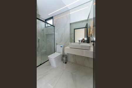 Casa à venda com 680m², 4 quartos e 6 vagas Casa à venda com 680m², 4 quartos e 6 vagasBanheiro Social 1