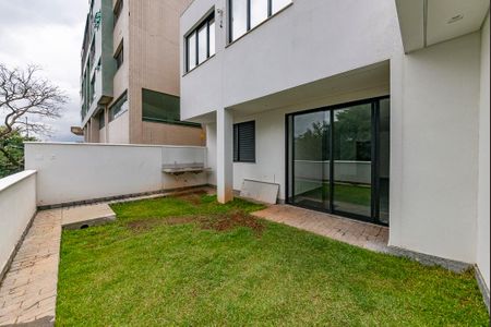 Casa à venda com 680m², 4 quartos e 6 vagas Casa à venda com 680m², 4 quartos e 6 vagasÁrea de Serviço 2