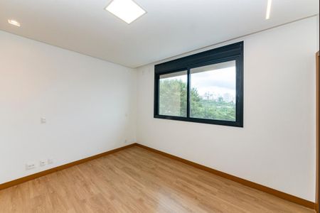 Casa à venda com 680m², 4 quartos e 6 vagas Casa à venda com 680m², 4 quartos e 6 vagasSuíte 4