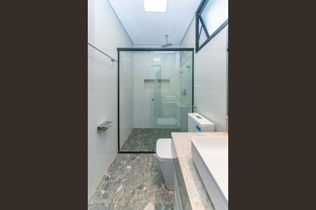 Casa à venda com 680m², 4 quartos e 6 vagas Casa à venda com 680m², 4 quartos e 6 vagasQuarto de Serviço