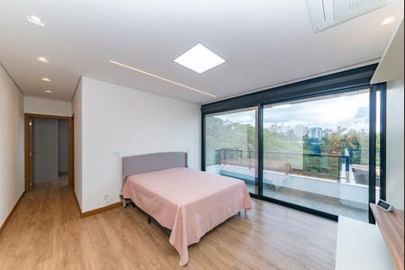 Casa à venda com 680m², 4 quartos e 6 vagas Casa à venda com 680m², 4 quartos e 6 vagasSuíte 2