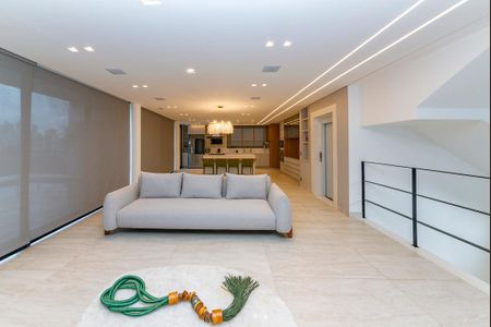 Casa à venda com 680m², 4 quartos e 6 vagas Casa à venda com 680m², 4 quartos e 6 vagasSala