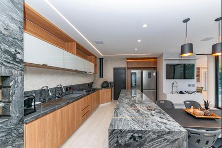 Casa à venda com 680m², 4 quartos e 6 vagas Casa à venda com 680m², 4 quartos e 6 vagasÁrea gourmet