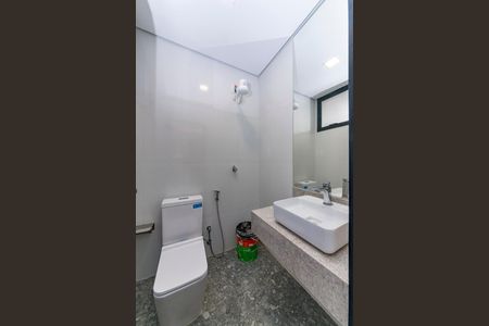 Casa à venda com 680m², 4 quartos e 6 vagas Casa à venda com 680m², 4 quartos e 6 vagasLavabos