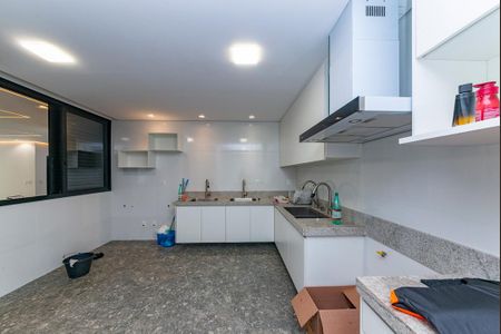 Casa à venda com 680m², 4 quartos e 6 vagas Casa à venda com 680m², 4 quartos e 6 vagasÁrea de Serviço 3