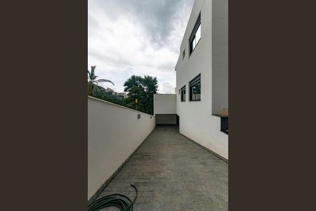 Casa à venda com 680m², 4 quartos e 6 vagas Casa à venda com 680m², 4 quartos e 6 vagasGaragem