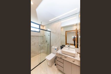 Casa à venda com 680m², 4 quartos e 6 vagas Casa à venda com 680m², 4 quartos e 6 vagasBanheiro da Suíte 3