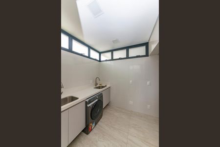 Casa à venda com 680m², 4 quartos e 6 vagas Casa à venda com 680m², 4 quartos e 6 vagasÁrea de Serviço 1