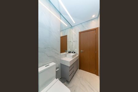 Casa à venda com 680m², 4 quartos e 6 vagas Casa à venda com 680m², 4 quartos e 6 vagasBanheiro da Suíte 4