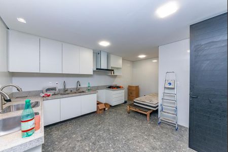 Casa à venda com 680m², 4 quartos e 6 vagas Casa à venda com 680m², 4 quartos e 6 vagasÁrea de Serviço 3