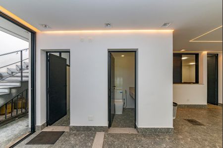 Casa à venda com 680m², 4 quartos e 6 vagas Casa à venda com 680m², 4 quartos e 6 vagasLavabos