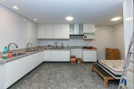 Casa à venda com 680m², 4 quartos e 6 vagas Casa à venda com 680m², 4 quartos e 6 vagasÁrea de Serviço 3