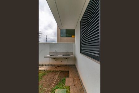 Casa à venda com 680m², 4 quartos e 6 vagas Casa à venda com 680m², 4 quartos e 6 vagasÁrea de Serviço 2