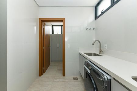 Casa à venda com 680m², 4 quartos e 6 vagas Casa à venda com 680m², 4 quartos e 6 vagasÁrea de Serviço 1