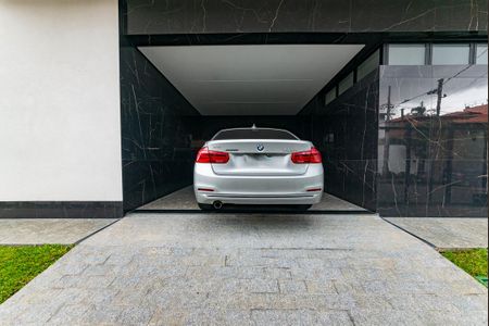 Casa à venda com 680m², 4 quartos e 6 vagas Casa à venda com 680m², 4 quartos e 6 vagasGaragem