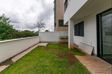 Casa à venda com 680m², 4 quartos e 6 vagas Casa à venda com 680m², 4 quartos e 6 vagasÁrea de Serviço 2