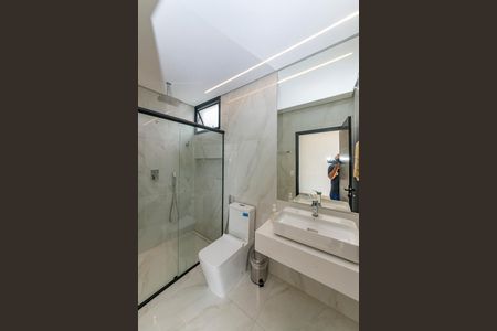 Casa à venda com 680m², 4 quartos e 6 vagas Casa à venda com 680m², 4 quartos e 6 vagasBanheiro Social 1