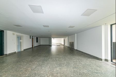 Casa à venda com 680m², 4 quartos e 6 vagas Casa à venda com 680m², 4 quartos e 6 vagasGaragem