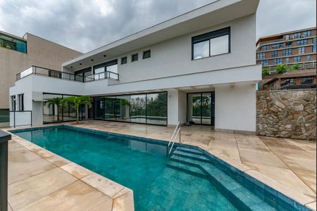 Casa à venda com 680m², 4 quartos e 6 vagas Casa à venda com 680m², 4 quartos e 6 vagasPiscina