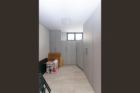 Casa à venda com 680m², 4 quartos e 6 vagas Casa à venda com 680m², 4 quartos e 6 vagasDespensa 2