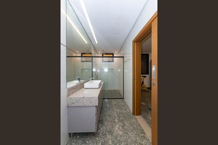 Casa à venda com 680m², 4 quartos e 6 vagas Casa à venda com 680m², 4 quartos e 6 vagasBanheiro Escritório