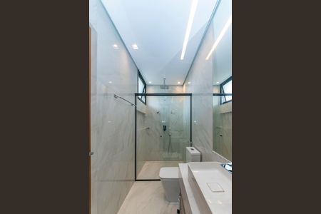 Casa à venda com 680m², 4 quartos e 6 vagas Casa à venda com 680m², 4 quartos e 6 vagasBanheiro da Suíte 4