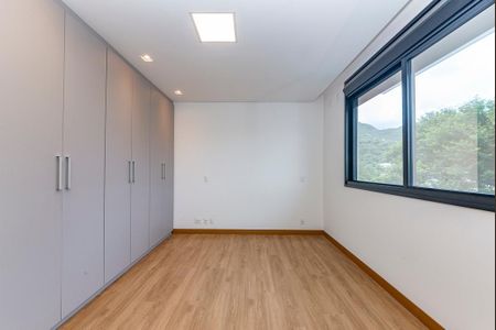 Casa à venda com 680m², 4 quartos e 6 vagas Casa à venda com 680m², 4 quartos e 6 vagasSuíte 4
