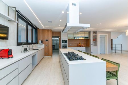 Casa à venda com 680m², 4 quartos e 6 vagas Casa à venda com 680m², 4 quartos e 6 vagasCozinha