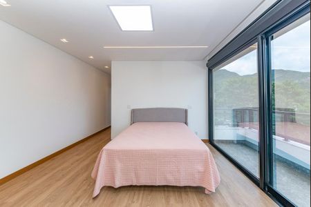 Casa à venda com 680m², 4 quartos e 6 vagas Casa à venda com 680m², 4 quartos e 6 vagasSuíte 2