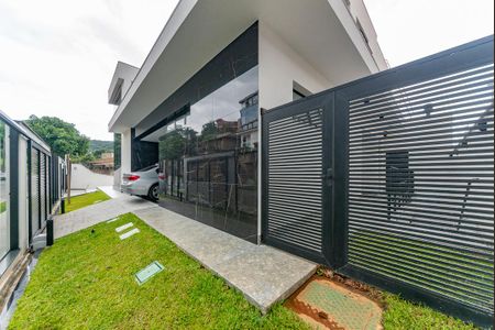 Casa à venda com 680m², 4 quartos e 6 vagas Casa à venda com 680m², 4 quartos e 6 vagasGaragem
