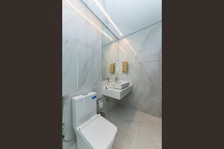 Casa à venda com 680m², 4 quartos e 6 vagas Casa à venda com 680m², 4 quartos e 6 vagasBanheiro Social 1