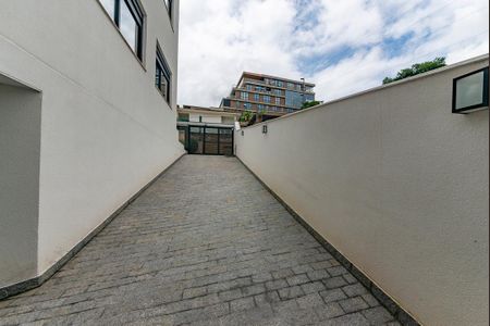 Casa à venda com 680m², 4 quartos e 6 vagas Casa à venda com 680m², 4 quartos e 6 vagasGaragem