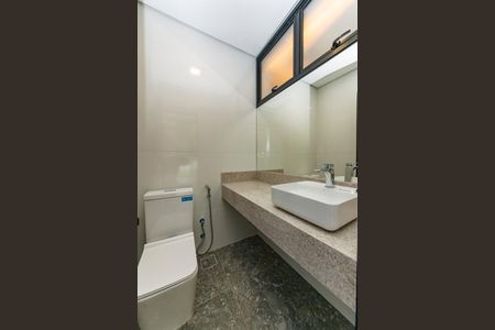 Casa à venda com 680m², 4 quartos e 6 vagas Casa à venda com 680m², 4 quartos e 6 vagasLavabos