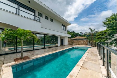 Casa à venda com 680m², 4 quartos e 6 vagas Casa à venda com 680m², 4 quartos e 6 vagasPiscina