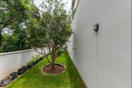 Casa à venda com 680m², 4 quartos e 6 vagas Casa à venda com 680m², 4 quartos e 6 vagasQuintal