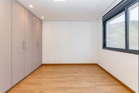 Casa à venda com 680m², 4 quartos e 6 vagas Casa à venda com 680m², 4 quartos e 6 vagasSuíte 3