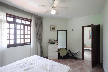 Casa à venda com 380m², 4 quartos e 4 vagasSuíte