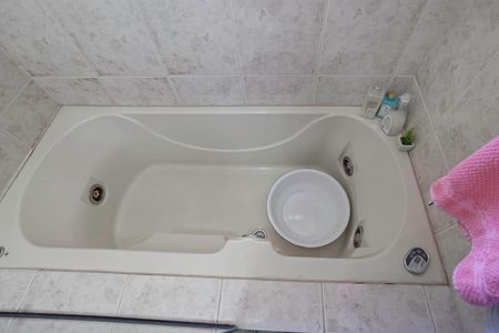 Casa à venda com 380m², 4 quartos e 4 vagasBanheiro da suíte