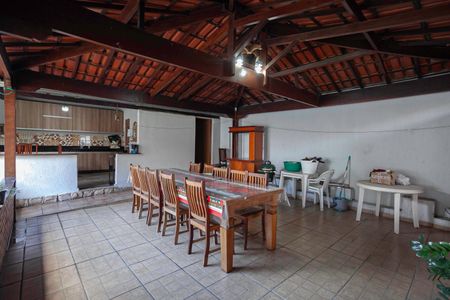 Casa à venda com 380m², 4 quartos e 4 vagasÁrea gourmet