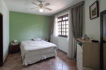 Casa à venda com 380m², 4 quartos e 4 vagasSuíte