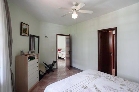 Casa à venda com 380m², 4 quartos e 4 vagasSuíte