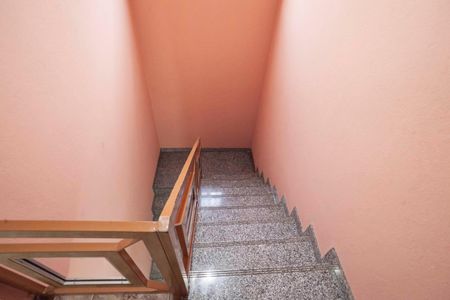 Casa à venda com 380m², 4 quartos e 4 vagasEscada